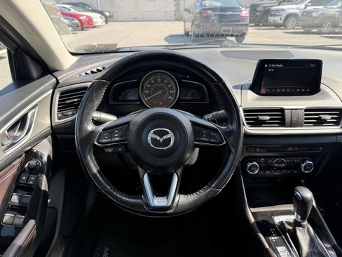 Used 2018 MAZDA MAZDA3 Touring FWD image 14