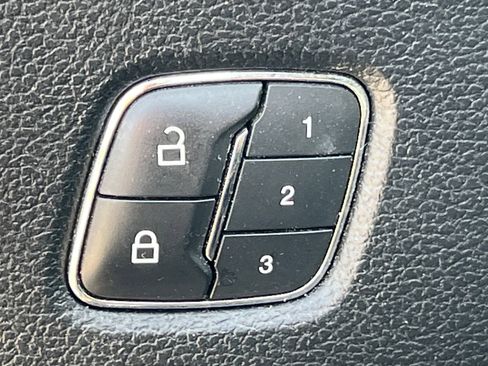 Used 2018 Ford F150 Lariat w/ Equipment Group 502A Luxury AWD/4WD image 11