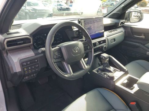 Used 2025 Toyota Tacoma Trailhunter image 10