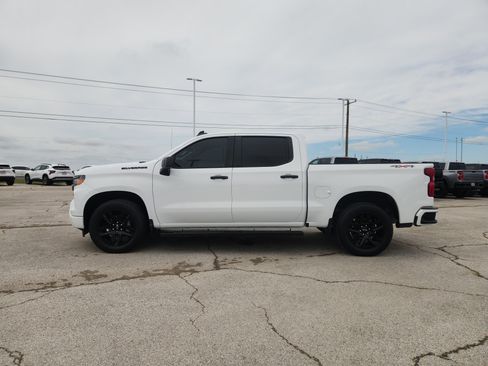 Used 2023 Chevrolet Silverado 1500 Custom AWD/4WD image 4
