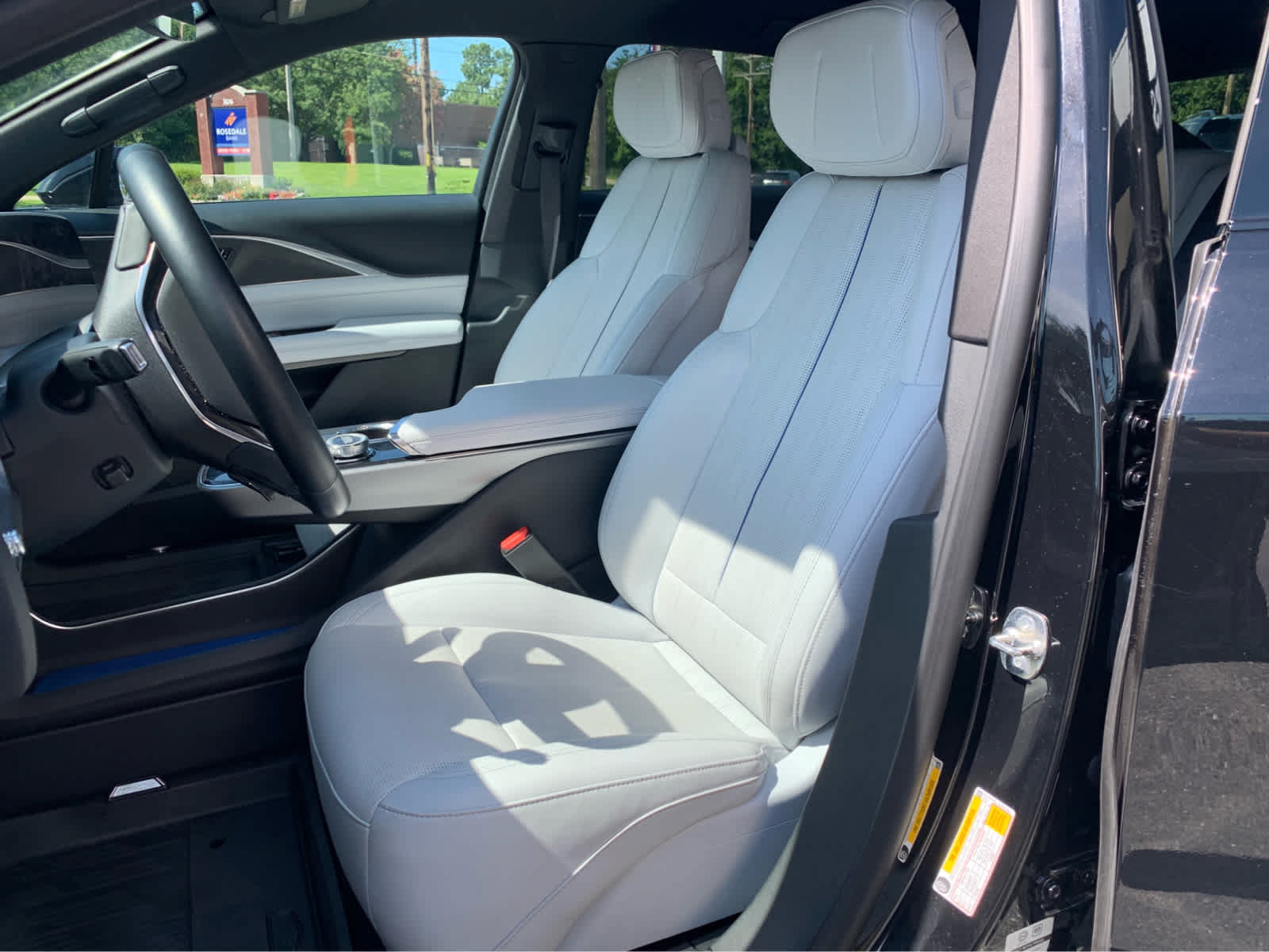 Used 2024 Cadillac Lyriq Luxury w/ LPO, Floor Liner Package AWD/4WD image 10