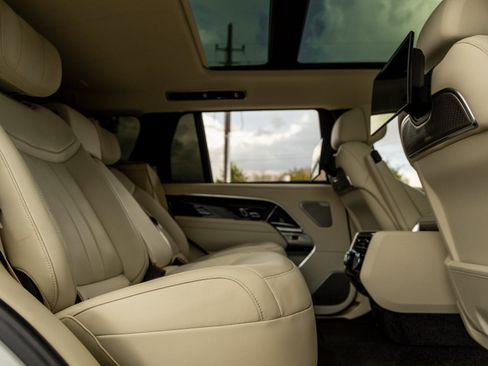 Used 2025 Land Rover Range Rover Long Wheelbase Autobiography image 36