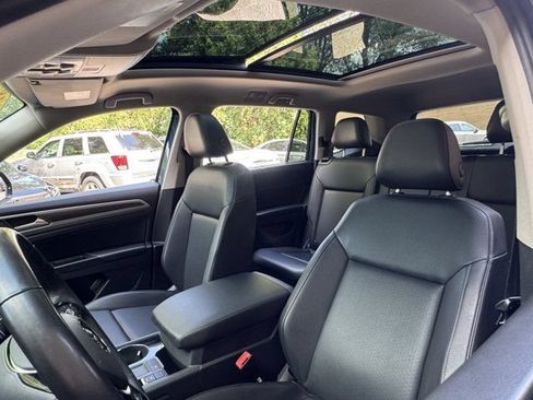 Used 2018 Volkswagen Atlas SEL w/ R-Line Package FWD image 28