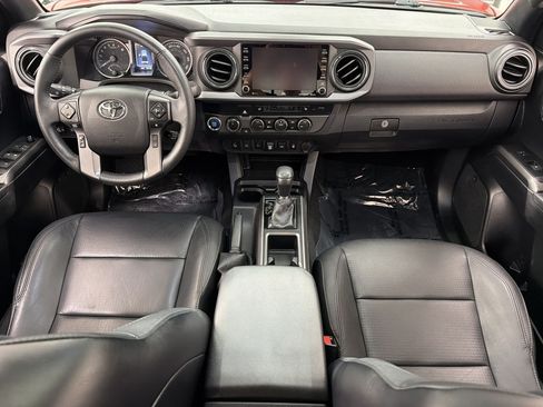 Used 2022 Toyota Tacoma TRD Off-Road w/ TRD Premium Off Road Package AWD/4WD image 17