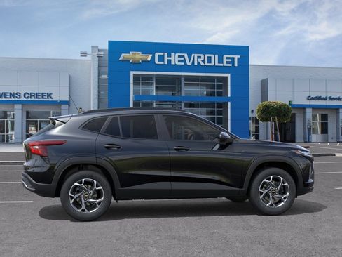 New 2026 Chevrolet Trax LT w/ Driver Confidence Package FWD image 3