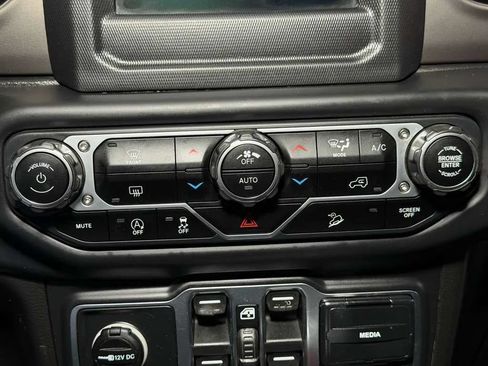 Used 2018 Jeep Wrangler Unlimited Sport S AWD/4WD image 30