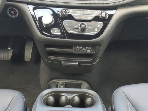 New 2025 Chrysler Pacifica Select w/ Fav Edition Package image 17