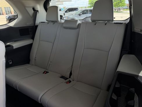 Used 2025 Toyota Grand Highlander FWD image 29