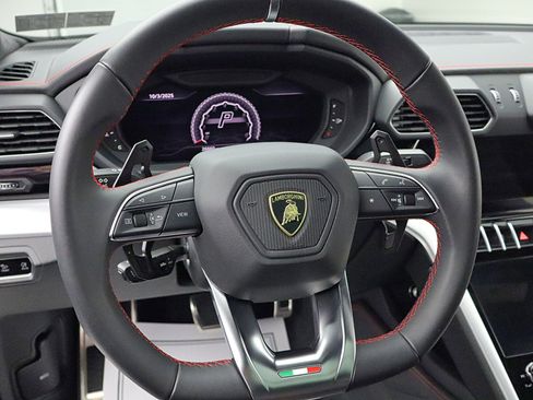 Used 2020 Lamborghini Urus image 26