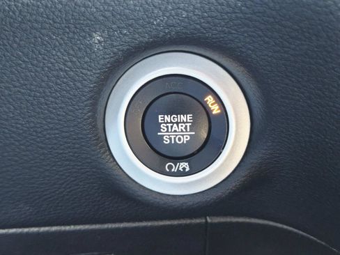 Used 2024 Chrysler Pacifica Limited image 35