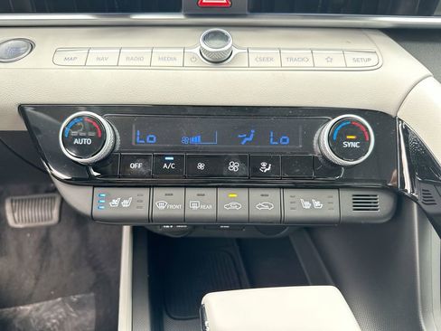 New 2025 Hyundai Elantra Limited image 44