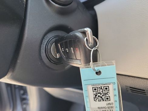 Used 2025 Toyota Corolla LE FWD image 23