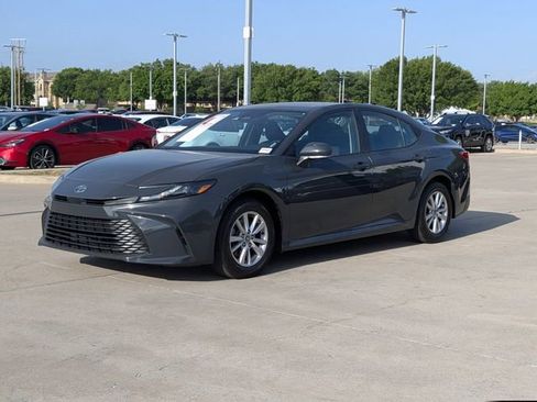 Used 2025 Toyota Camry LE FWD image 10