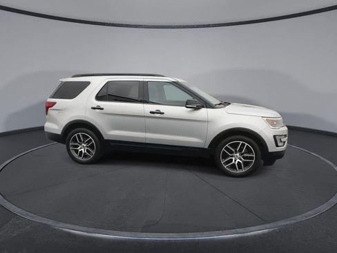 Used 2016 Ford Explorer Sport image 2