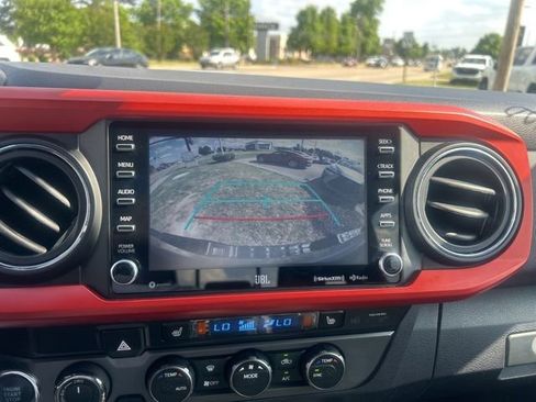 Used 2020 Toyota Tacoma TRD Sport w/ TRD Premium Sport Package AWD/4WD image 13
