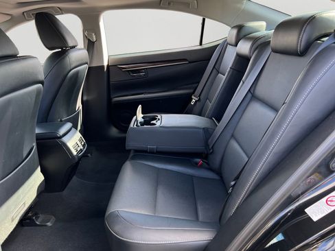 Used 2018 Lexus ES 350 w/ Navigation System Package image 10