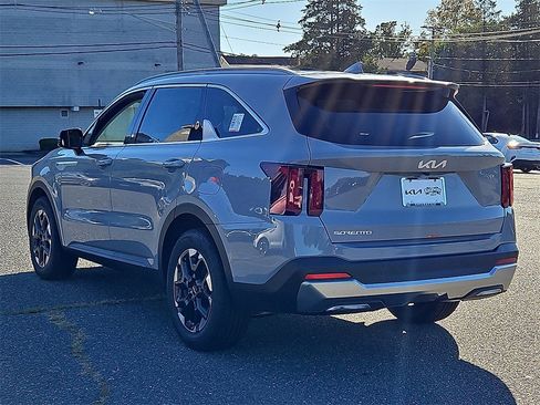 New 2026 Kia Sorento S image 4
