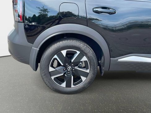 Used 2025 Nissan Kicks SR AWD/4WD image 7