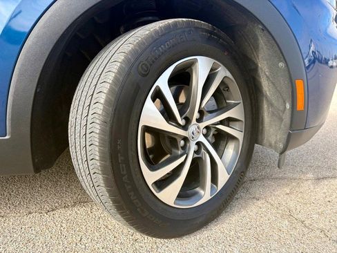 Used 2023 Buick Envision Essence image 10