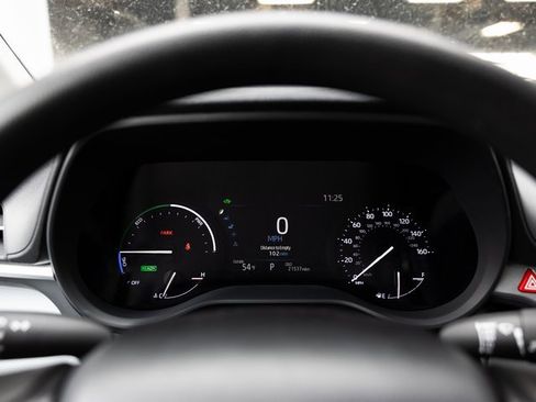 Used 2025 Toyota Sienna LE image 16