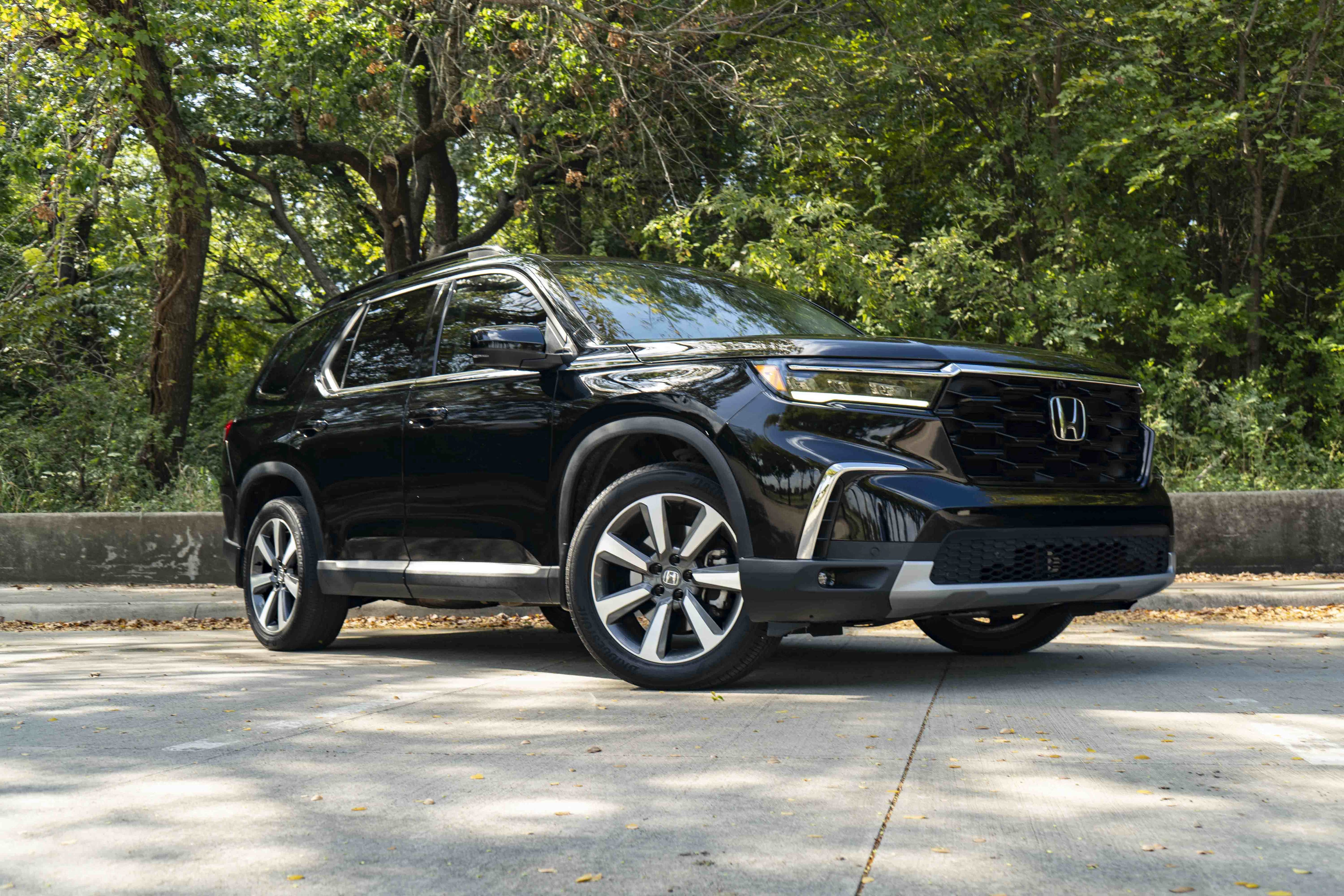 Used 2025 Honda Pilot Elite image 2