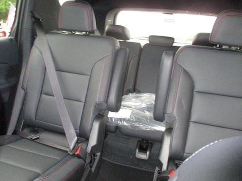 New 2026 Chevrolet Traverse Z71 w/ Driver Confidence Package image 13