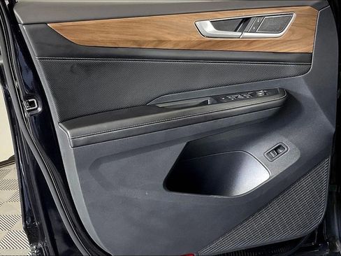 Used 2024 Volkswagen Atlas SE image 24