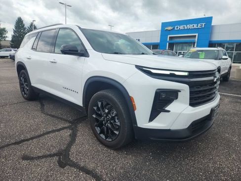 Used 2025 Chevrolet Traverse LT w/ Midnight/Sport Edition AWD/4WD image 1