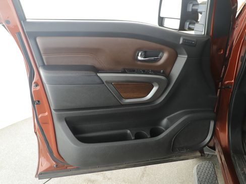 Used 2018 Nissan Titan Platinum Reserve w/ Platinum Utility Package image 9