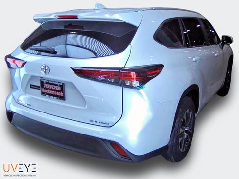 Used 2026 Toyota Highlander XLE image 3