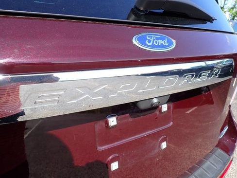 Used 2023 Ford Explorer XLT w/ Equipment Group 202A AWD/4WD image 5