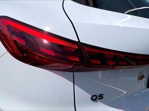 Used 2025 Audi Q5 Premium w/ Convenience Package image 23