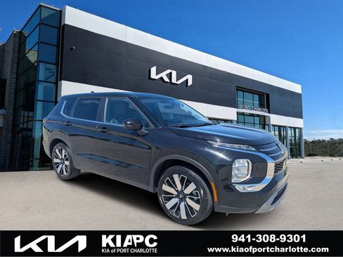 Used 2025 Mitsubishi Outlander SE AWD/4WD image 1