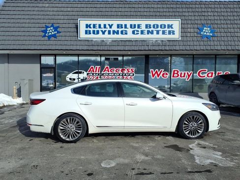 Used 2018 Kia Cadenza Limited image 1