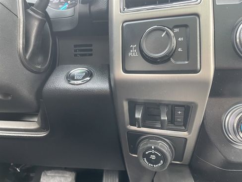 Used 2020 Ford F350 Platinum w/ FX4 Off-Road Package AWD/4WD image 25