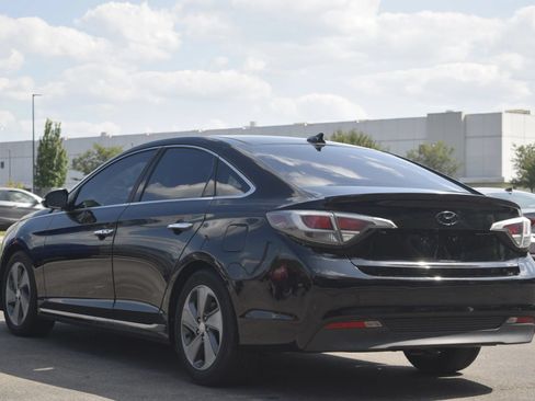Used 2016 Hyundai Sonata Limited w/ Option Group 02 FWD image 2