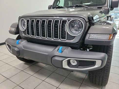 Used 2024 Jeep Wrangler Unlimited Sahara AWD/4WD image 28