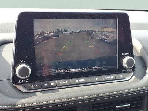 Used 2025 Nissan Rogue SV FWD image 8