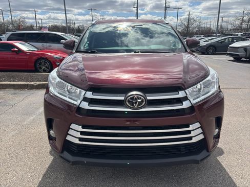 Used 2018 Toyota Highlander XLE image 2