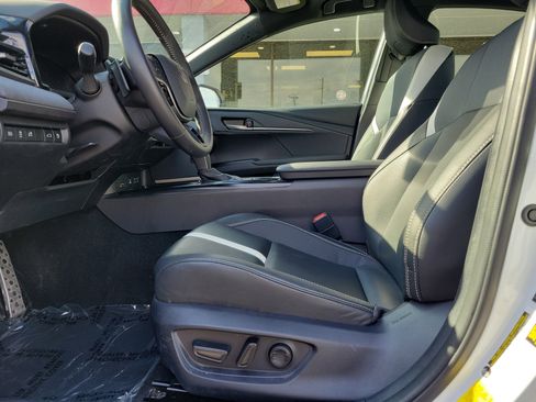 Used 2025 Toyota Camry SE image 16