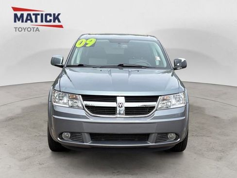 Used 2009 Dodge Journey SXT w/ Chrome Appearance Group FWD image 2