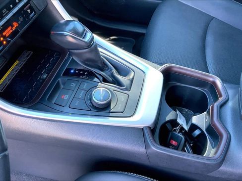 Used 2020 Toyota RAV4 Limited image 17