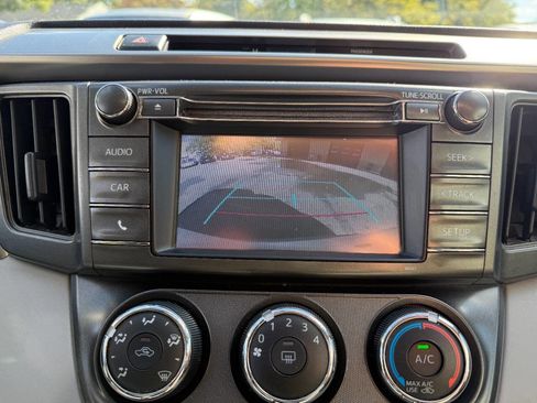 Used 2015 Toyota RAV4 LE image 21