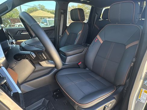 Used 2025 GMC Canyon AT4 image 13