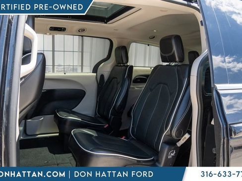 Used 2023 Chrysler Pacifica Limited FWD image 18