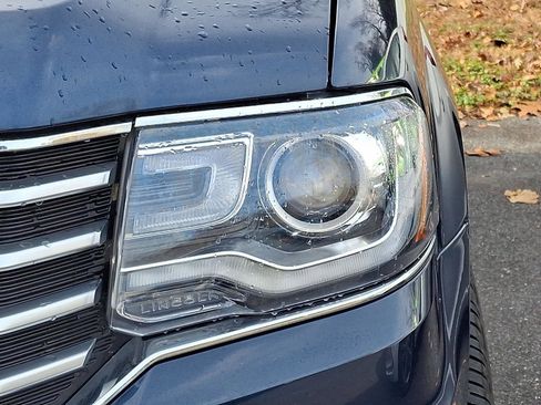 Used 2016 Lincoln Navigator Select image 13