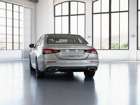 Certified 2022 Mercedes-Benz E 350 4MATIC Sedan image 27