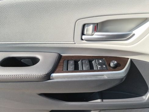Used 2023 Toyota Sienna XLE image 14