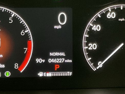 Used 2023 Honda Pilot Touring image 16