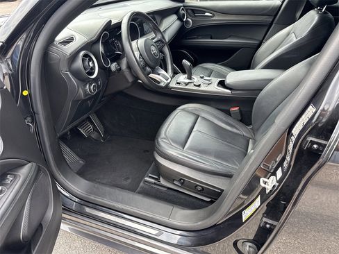 Used 2022 Alfa Romeo Stelvio Ti image 9